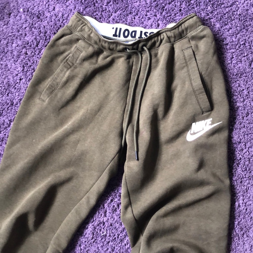 NIKE Sweatpants